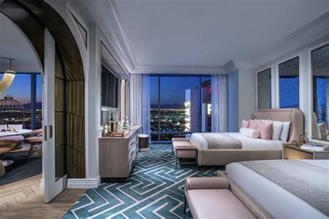 Grand Blush Suite .